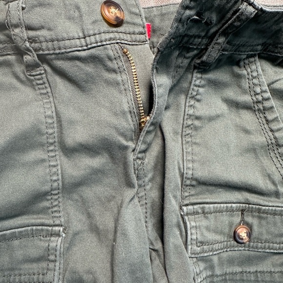 UNIONBAY Women's Olive Cargo Shorts - Picture 6 of 9